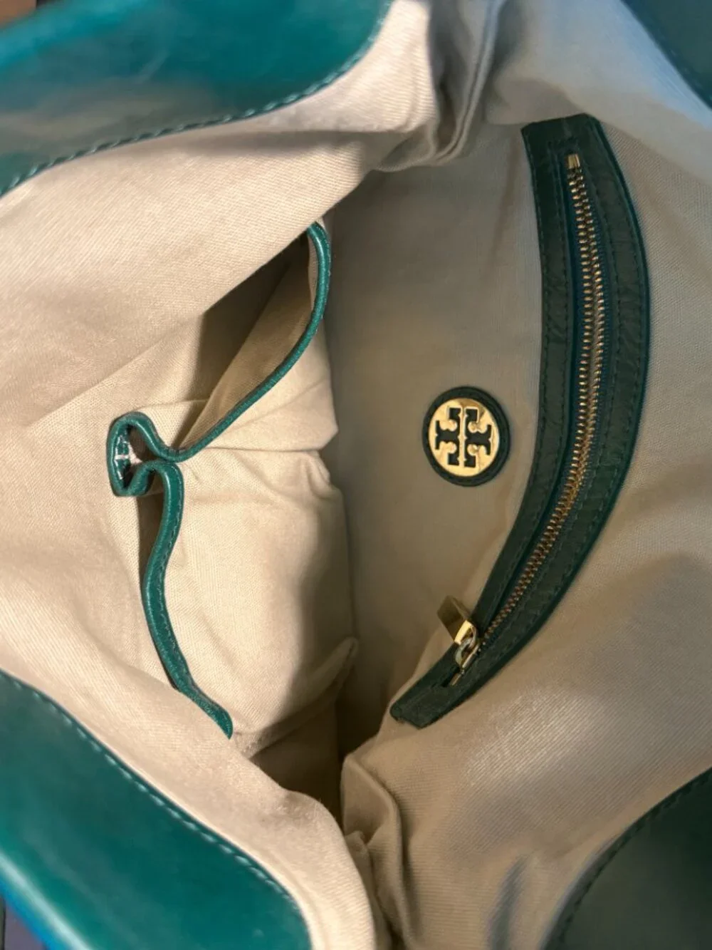 Tory Burch Dena Leather Messenger Bag in Malachite Green - Picture 6 of 7